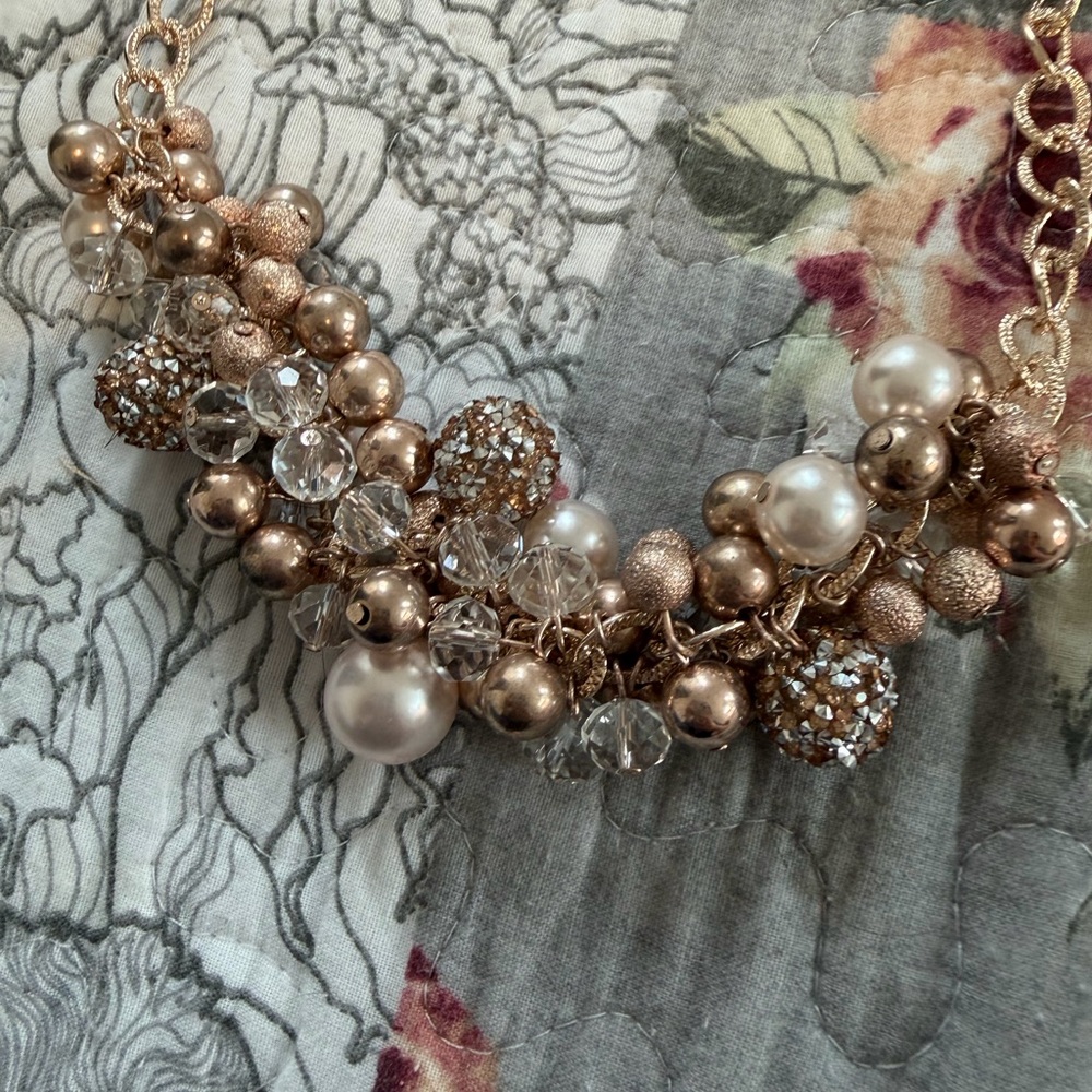 Elegant Gold and Pearl Cluster Necklace missing close clip